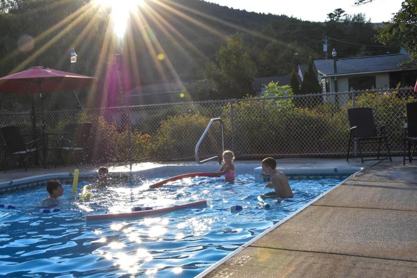Adirondack Sunrise Lodge Lake George Eksteriør bilde